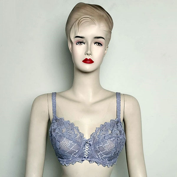 Enamor - This lace padded bra will have you twirling and